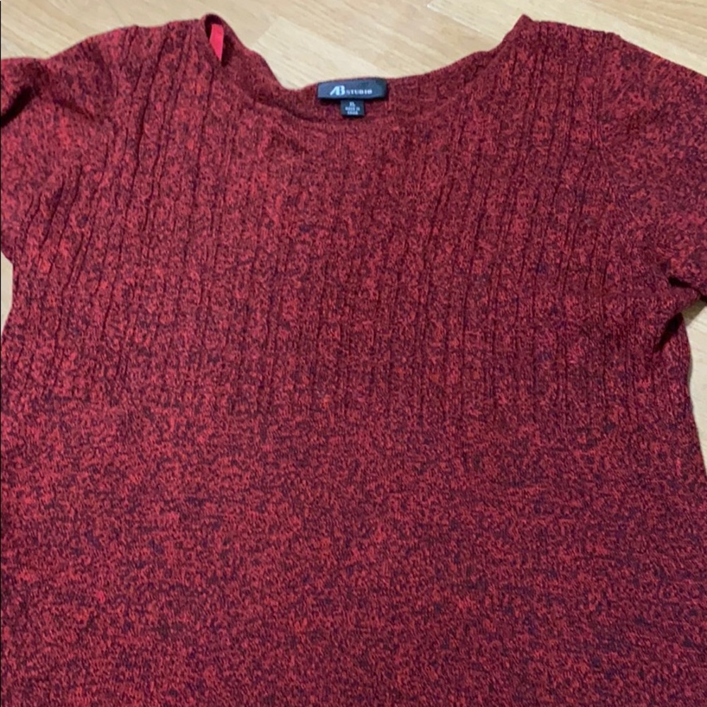 beautiful sweater red and black quarter sleeve